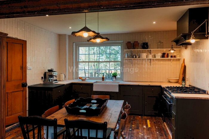 5 Bedroom Detached House To Rent In Buxton Road, Leek, ST13