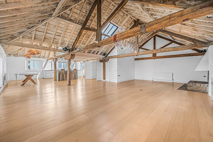 3 Bedroom Flat To Rent In Rotherhithe Street, Surrey Quays, SE16