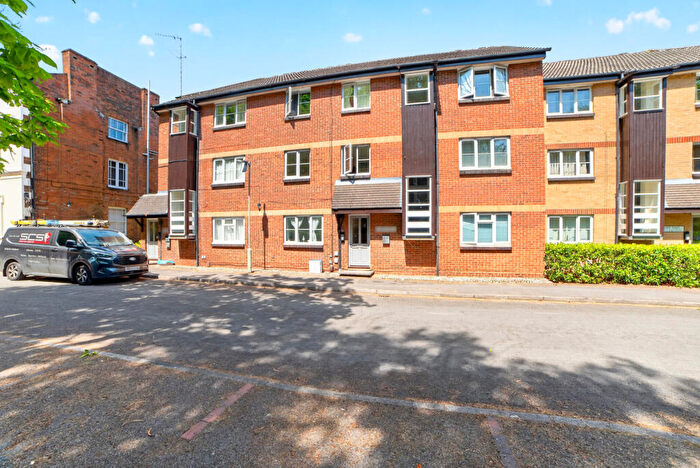 1 Bedroom Flat For Sale In Muirfield Close, Reading, RG1