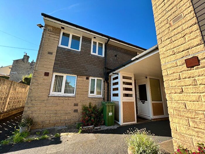 1 Bedroom Flat To Rent In Fox Street, Cleckheaton, West Yorkshire, BD19