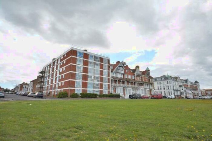 2 Bedroom Flat To Rent In Queens Lodge, Third Avenue, Cliftonville, CT9
