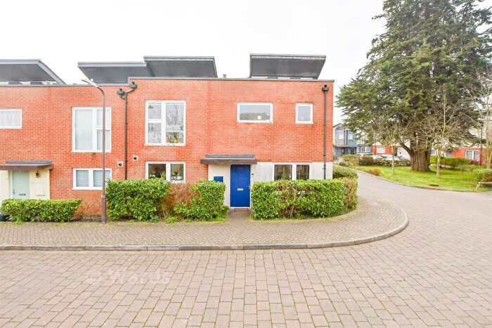 3 Bedroom Semi-Detached House For Sale In John Day Close, Maidstone, Kent, ME17