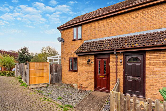 1 Bedroom End Of Terrace House For Sale In Teazlewood Park, Leatherhead, Surrey, KT22