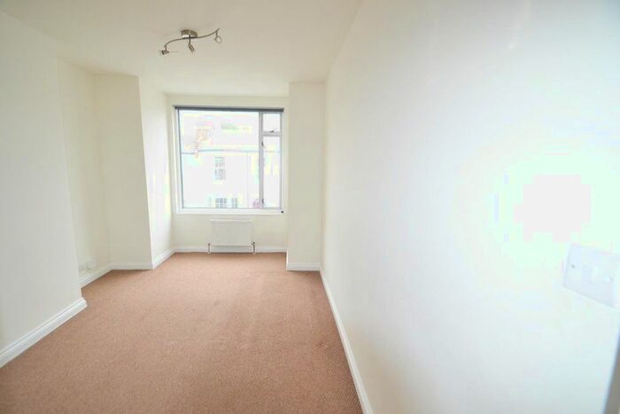 3 Bedroom Flat To Rent In Leslie Road, London, N2