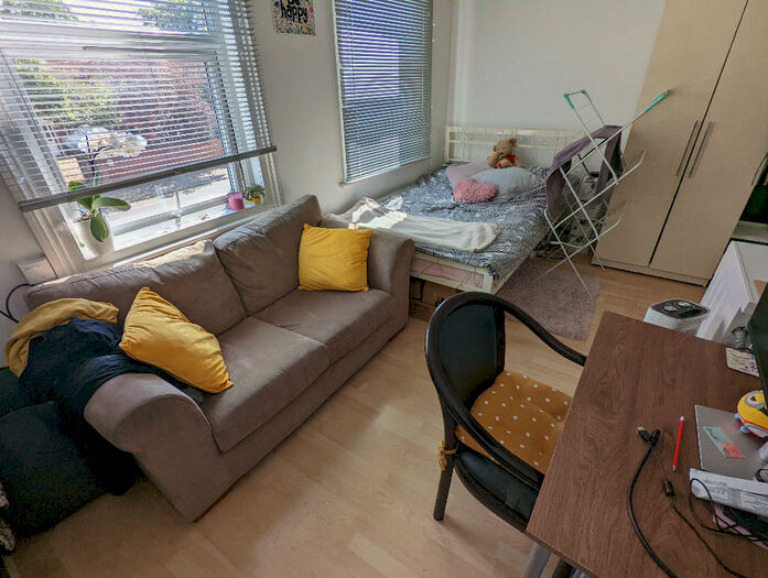 Studio To Rent In Whitley Street, Reading, Berkshire, RG2