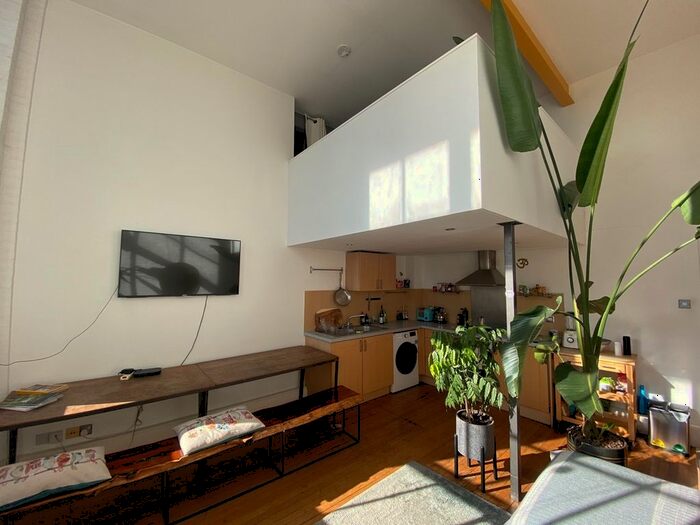 2 Bedroom Flat To Rent In Gervase Street, London, SE15