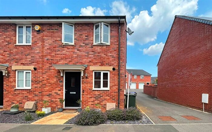 2 Bedroom Terraced House For Sale In Hermon Road, Banbury, Oxfordshire, OX16