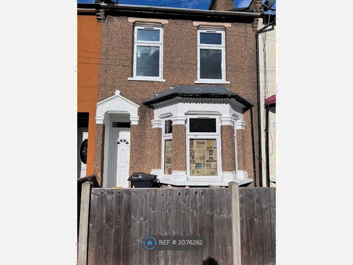 3 Bedroom Terraced House To Rent In Melford Road, Ilford, IG1