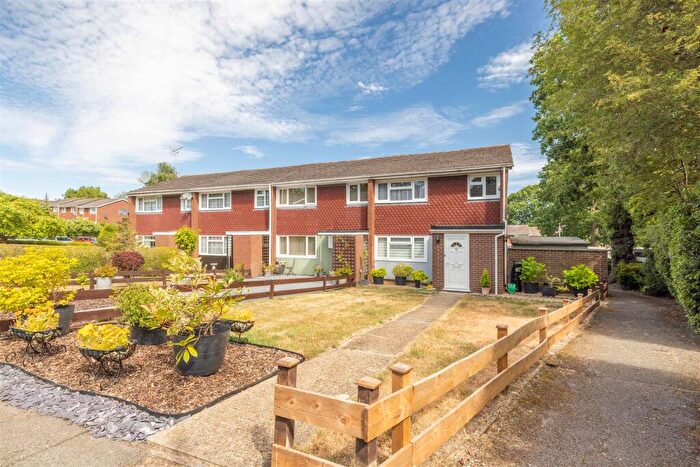 3 Bedroom House For Sale In Basford Way, Windsor, SL4