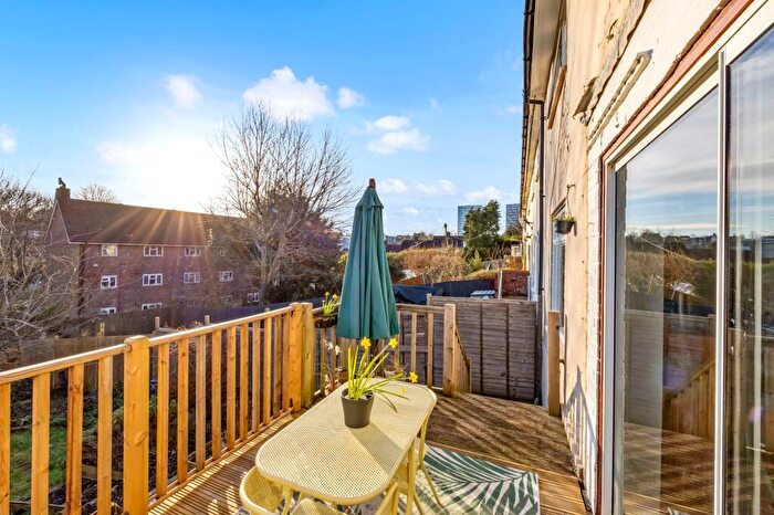 2 Bedroom Terraced House For Sale In Davey Drive, Brighton, BN1