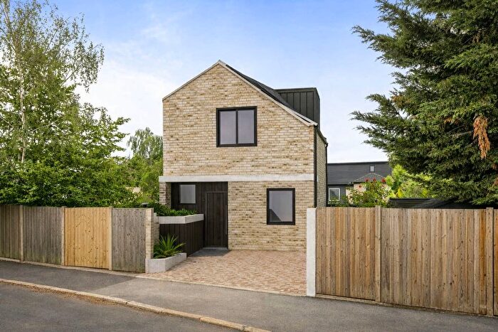 2 Bedroom Detached House For Sale In Bazalgette Close, New Malden, KT3