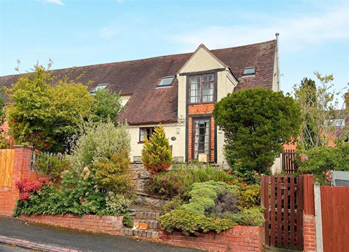 3 Bedroom Barn Conversion For Sale In Saxonfields, Bidford-On-Avon, Alcester, B50