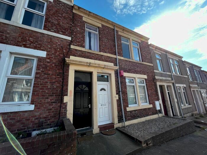 3 Bedroom Flat To Rent In Northbourne Street, Bensham, Gateshead, Tyne &amp; Wear, NE8
