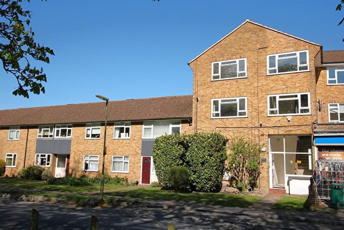 1 Bedroom Flat For Sale In Woodfield Lane, Ashtead, KT21