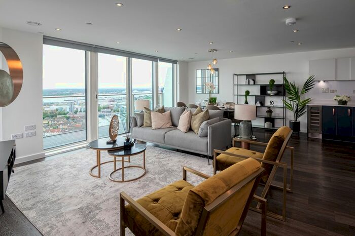 2 Bedroom Flat To Rent In Centenary Plaza, Southampton, SO19