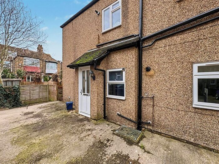 1 Bedroom Flat To Rent In Cobham Road, Westcliff-On-Sea, SS0