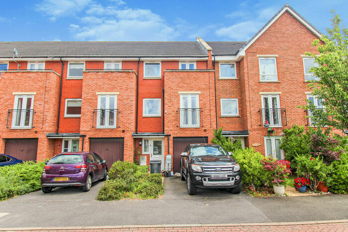 4 Bedroom Terraced House To Rent In Celsus Grove, Old Town, Swindon, SN1