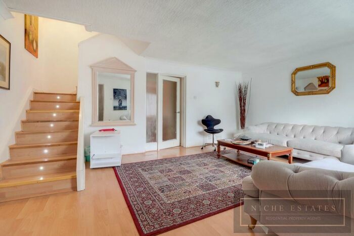 5 Bedroom Terraced House To Rent In Colin Drive, Colindale, London, NW9