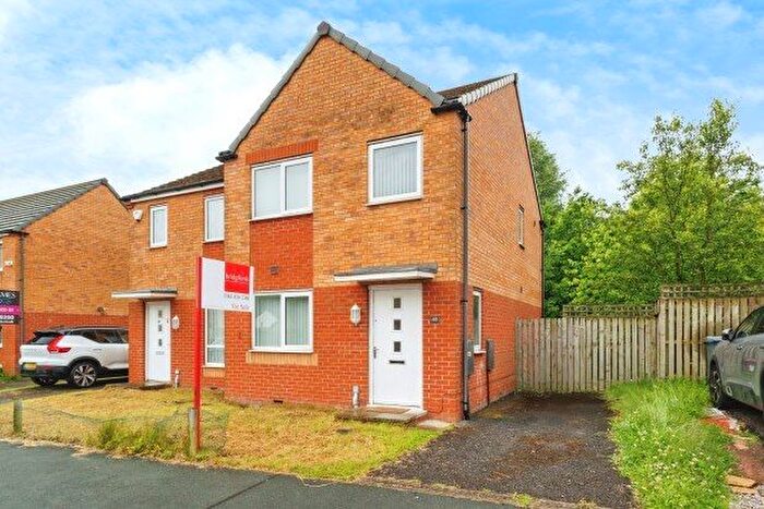 3 Bedroom Semi-Detached House To Rent In Metcombe Way, Manchester, M11