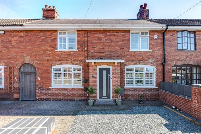 3 Bedroom Terraced House For Sale In Rivelin Crescent, Scunthorpe, DN16