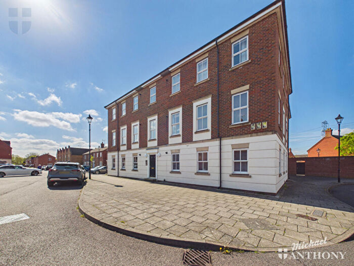 2 Bedroom Flat To Rent In Kingsgate, Fairford Leys, HP19