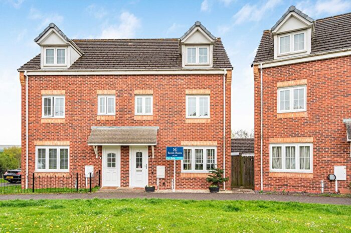 4 Bedroom Semi Detached House For Sale In Wisteria Way, Nuneaton, Warwickshire, CV10