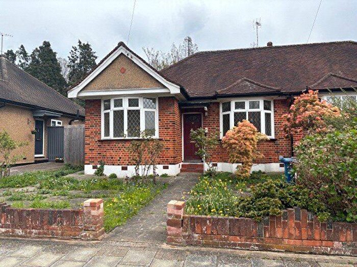 2 Bedroom Bungalow To Rent In Hereford Gardens, Pinner, HA5