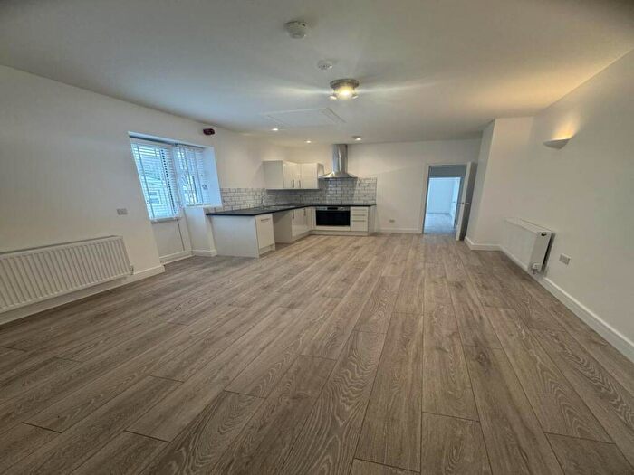 Flat To Rent In Claude Road, Roath, Cardiff, CF24