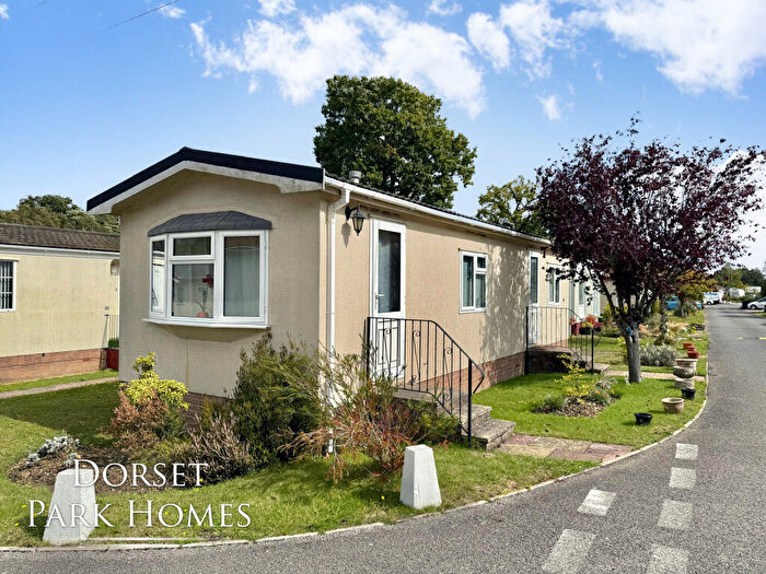 2 Bedroom Park Home For Sale In Gladelands Park, Ringwood Road, Ferndown, Dorset, BH22