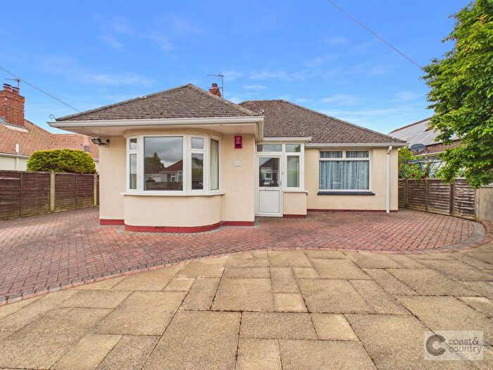 2 Bedroom Detached Bungalow For Sale In Lyndale Road, Kingsteignton, TQ12