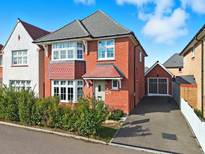 4 Bedroom Semi Detached House For Sale In Judge Drive, Langdon Hills, Basildon, Essex, SS16