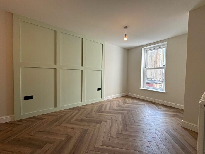 1 Bedroom Flat To Rent In Burlington Place, Eastbourne, BN21
