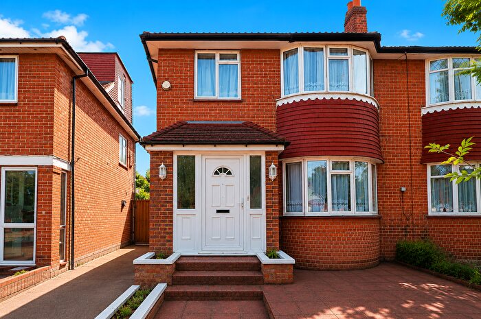 4 Bedroom Semi-Detached House To Rent In Gibbon Road, London, W3