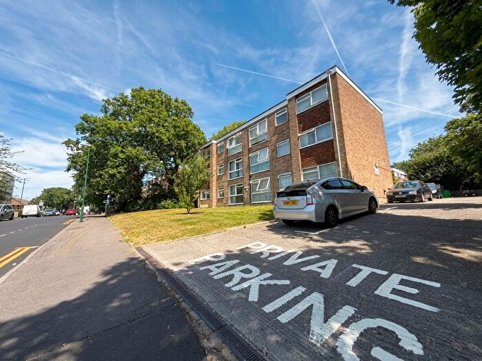 2 Bedroom Flat To Rent In Benhill Wood Road, Sutton, SM1