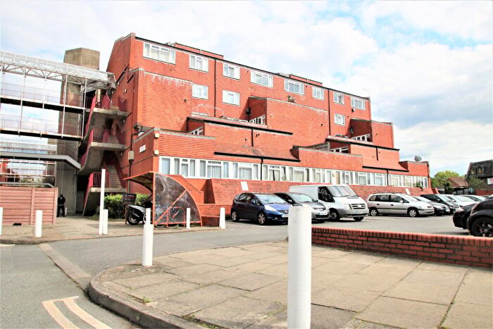 4 Bedroom Maisonette To Rent In Sadler Close, Mitcham, CR4