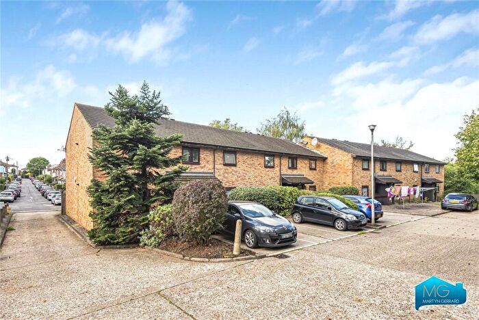 1 Bedroom Maisonette For Sale In Puller Road, High Barnet, London, EN5