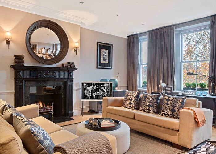 2 Bedroom Property To Rent In Cadogan Square, London, SW1X