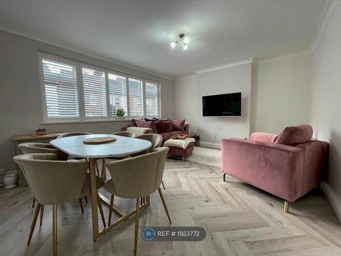 1 Bedroom Maisonette To Rent In Brunel Road, Woodford Green, IG8