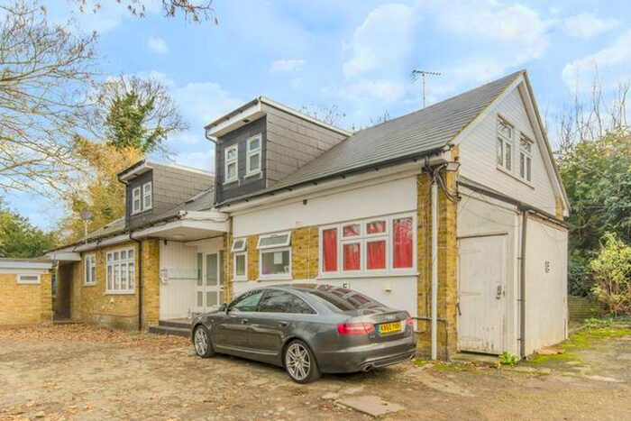 2 Bedroom Flat To Rent In Mountfield Road, Finchley Central, London, N3