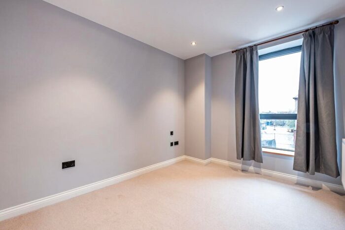 2 Bedroom Apartment To Rent In Balham High Road, SW12