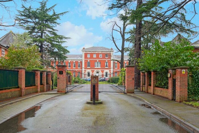 2 Bedroom Apartment To Rent In Ellersmere Place, Walton-On-Thames, KT12