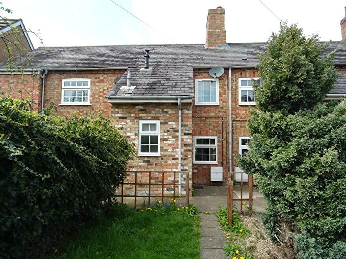 2 Bedroom Cottage To Rent In Bedford Road, Great Barford, MK44
