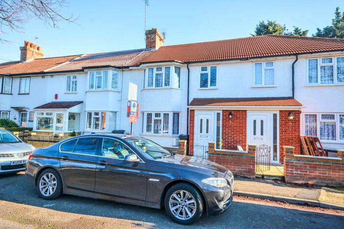 3 Bedroom Detached House To Rent In Long Walk, New Malden, Surrey, KT3