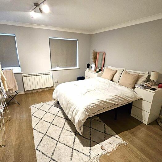 1 Bedroom Flat To Rent In Queen Alexandra Road, High Wycombe, HP11