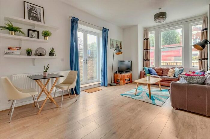 2 Bedroom Flat To Rent In Fulham Palace Road, London, SW6