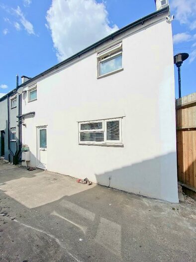 1 Bedroom Semi-Detached House To Rent In Romford Road, London, E12