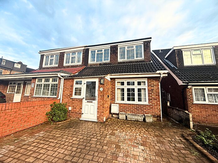 4 Bedroom Semi-Detached House To Rent In Tryfan Close, Ilford, London, IG4