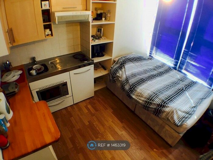 Studio To Rent In Halesworth Rd, London, SE13