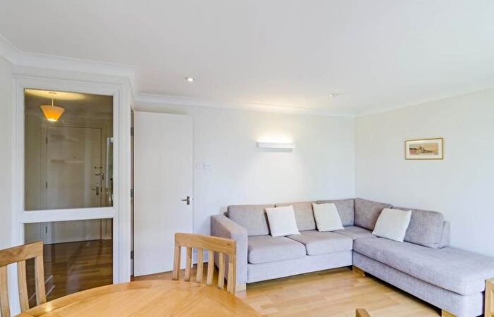 2 Bedroom Flat To Rent In Carburton Street, Fitzrovia, London, W1W