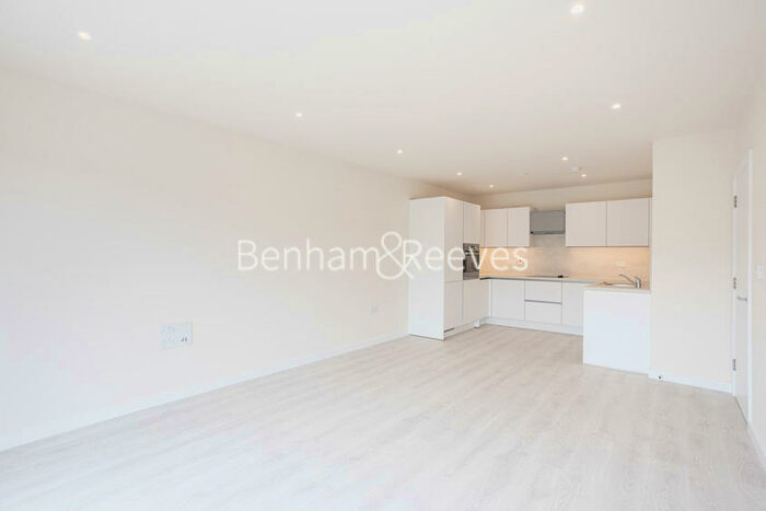 2 Bedroom Apartment To Rent In Inglis Way, Hampstead, NW7